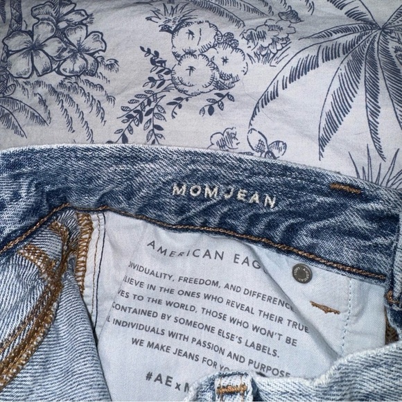 AE Mom Jean Size 4 - Picture 5 of 5
